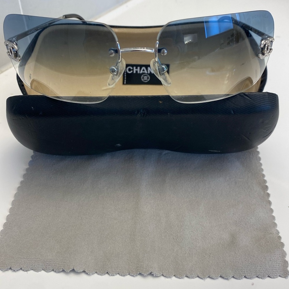 RARE Chanel Vintage Sunglasses Rhinestone CC Logo Rimless Gradient Iridescent